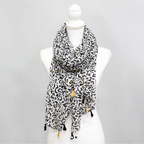 Beautiful Animal Print Design Lightweight Scarf - Picture 1 of 4